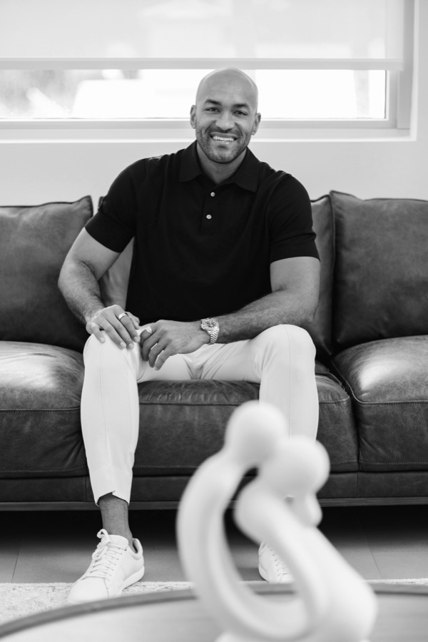 Black and white portrait on a sofa